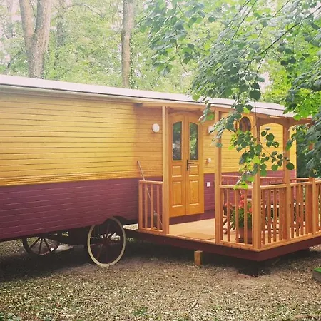 D'hotes Et Roulotte Au Bonheur Du Parc *