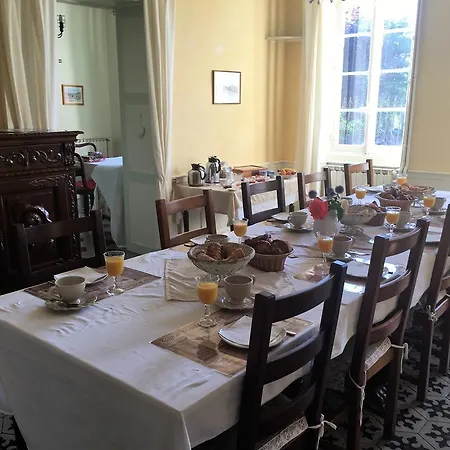 Bed & Breakfast D'hotes Et Roulotte Au Bonheur Du Parc Le Breuil (Allier)