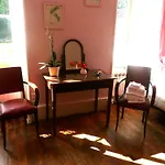 D'hotes Et Roulotte Au Bonheur Du Parc Bed & Breakfast 3*