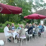 D'hotes Et Roulotte Au Bonheur Du Parc Bed & Breakfast Le Breuil (Allier)