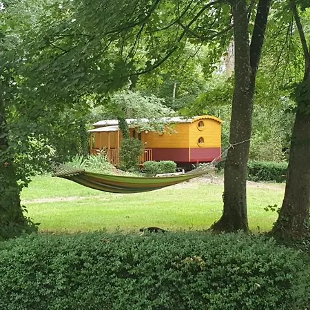 Frühstückspension Au Bonheur Du Parc D'hotes Et Roulotte Le Breuil (Allier)
