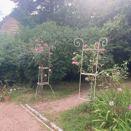 Frühstückspension Au Bonheur Du Parc D'hotes Et Roulotte Le Breuil (Allier)