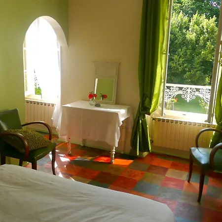 D'hotes Et Roulotte Au Bonheur Du Parc Bed & Breakfast Le Breuil (Allier)