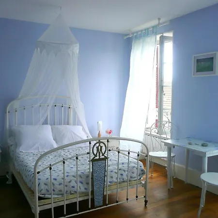 Bed & Breakfast D'hotes Et Roulotte Au Bonheur Du Parc Le Breuil (Allier)