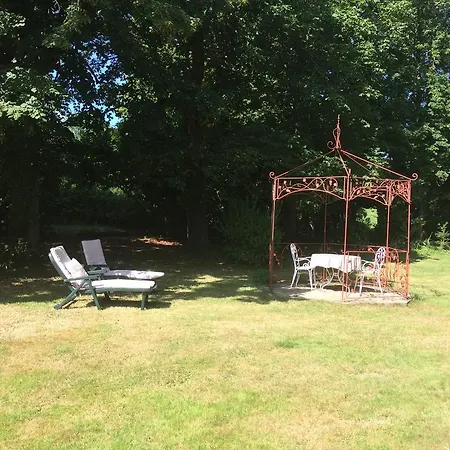 D'hotes Et Roulotte Au Bonheur Du Parc Bed & Breakfast Le Breuil (Allier)