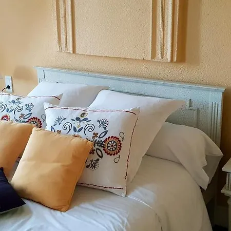 D'hotes Et Roulotte Au Bonheur Du Parc Bed & Breakfast Le Breuil (Allier)