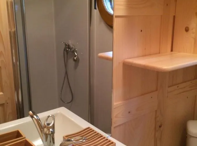 D'hotes Et Roulotte Au Bonheur Du Parc Bed & Breakfast