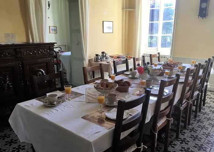 Bed & Breakfast D'hotes Et Roulotte Au Bonheur Du Parc Le Breuil (Allier)