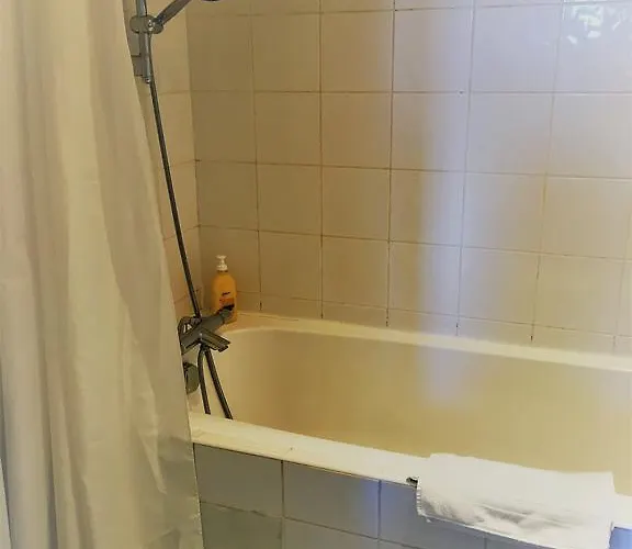 D'hotes Et Roulotte Au Bonheur Du Parc Bed & Breakfast Le Breuil (Allier)