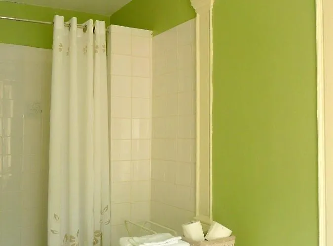 D'hotes Et Roulotte Au Bonheur Du Parc Bed & Breakfast Le Breuil (Allier)